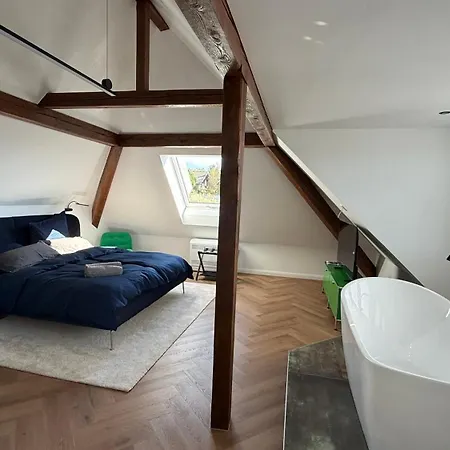 Kristel Villa *