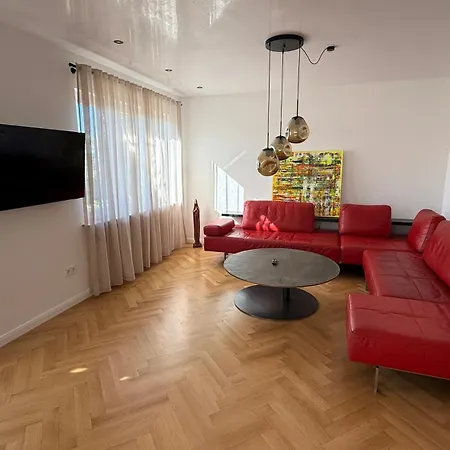Kristel Villa